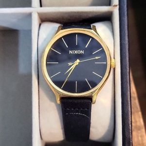Womens nixon arrow watch